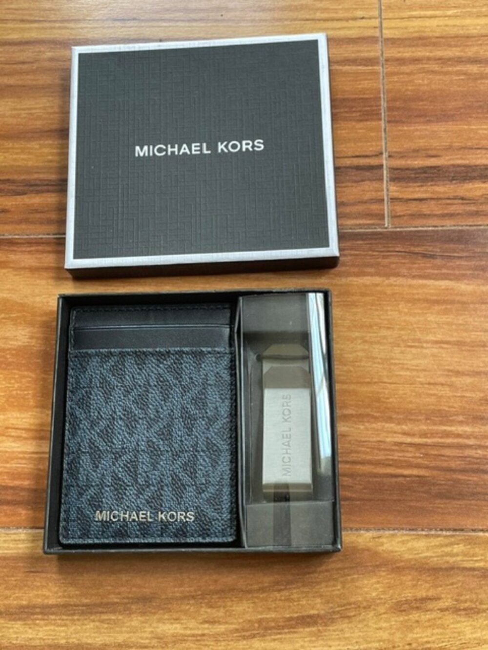Michael Kors Men's 4 Slots Credit Card Case Wallet and Money Clip Sets